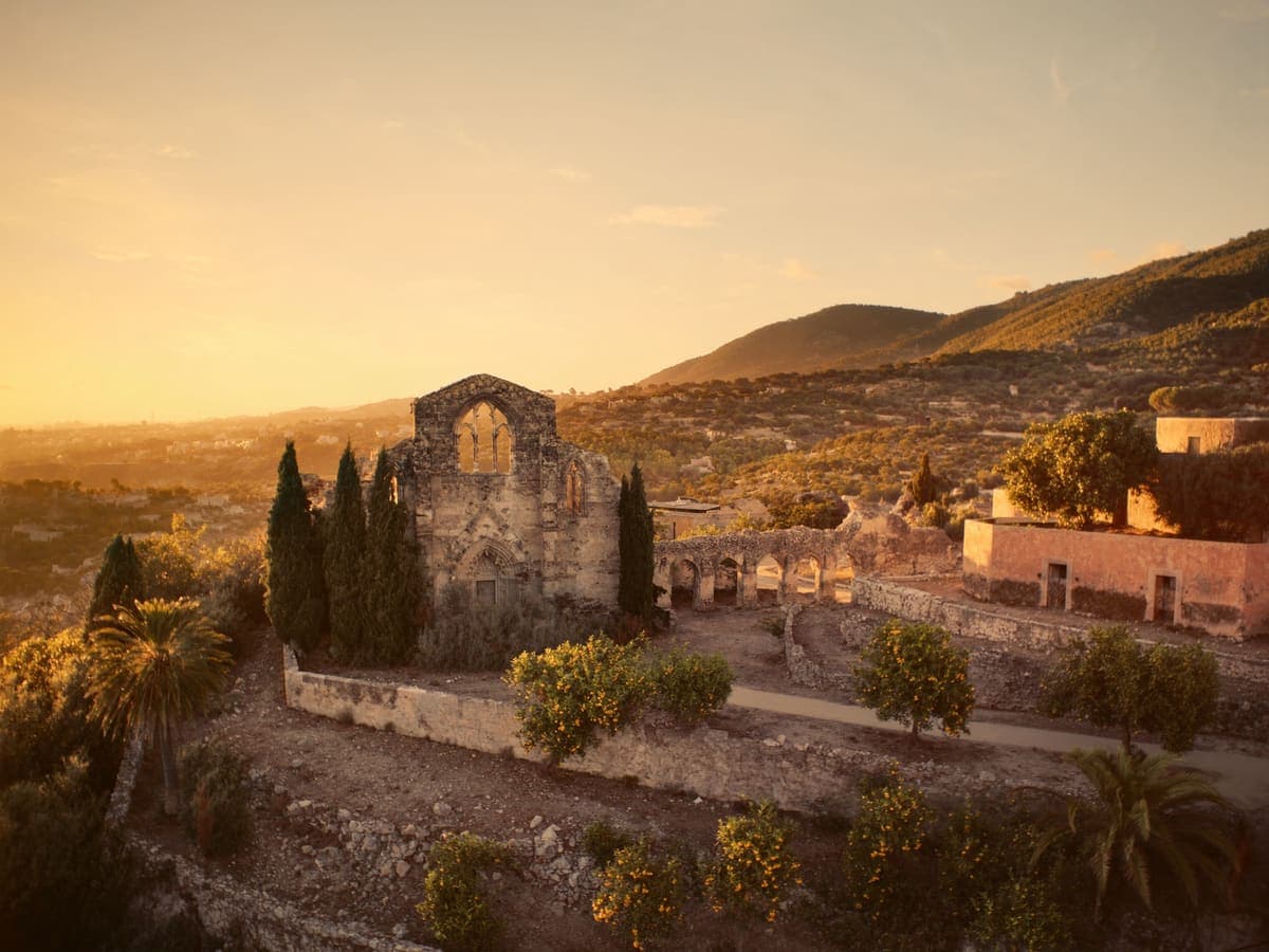 Bellapais Manastırı